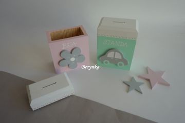 Dřevěná pokladnička s víkem - s kytičkou