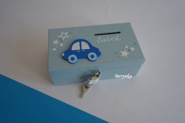 Dřevěná pokladnička s autíčkem