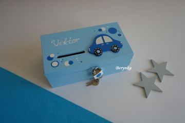 Dřevěná pokladnička s autíčkem