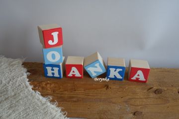 Dřevěné kostičky červeno-modré