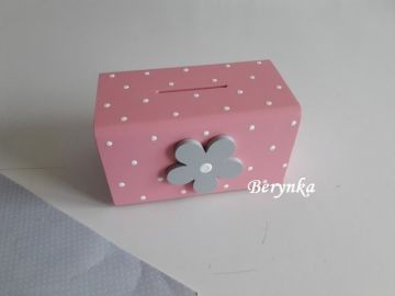 Dřevěná pokladnička s kytičkou