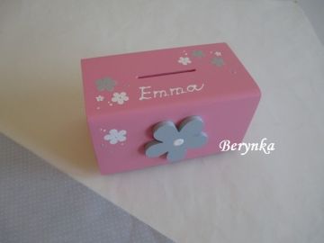 Dřevěná pokladnička s kytičkou