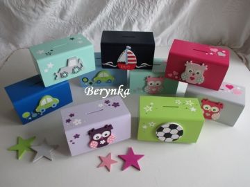 Dřevěná pokladnička s kytičkou