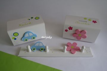 Dřevěná pokladnička s kytičkou