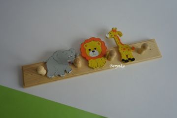 Dětský věšák s různými zvířátky