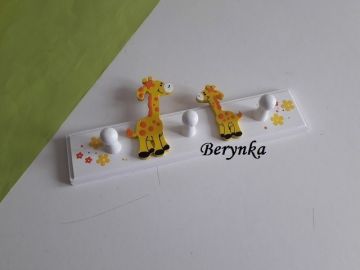 Dětský věšák s různými zvířátky