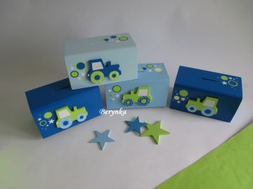 Dřevěná pokladnička s traktorem