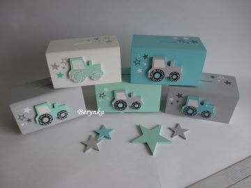 Dřevěná pokladnička s traktorem