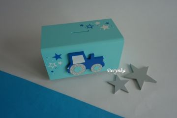 Dřevěná pokladnička s traktorem