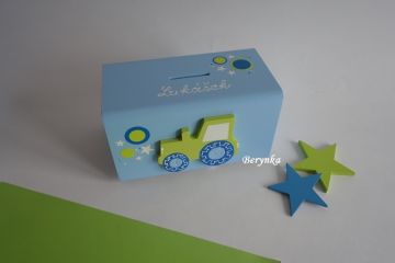 Dřevěná pokladnička s traktorem