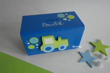 Dřevěná pokladnička s traktorem