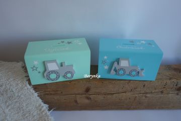 Dřevěná pokladnička s traktorem