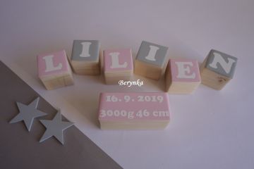 Dřevěné kostičky růžovo-šedé