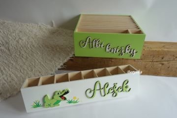 Albi pořadač s vyřezaným nápisem