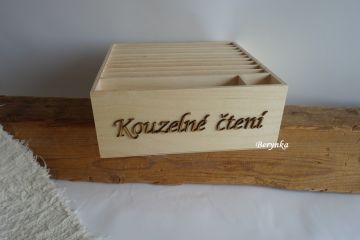 Albi pořadač s vyřezaným nápisem