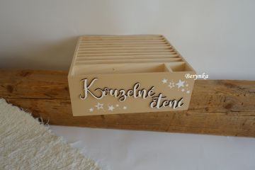 Albi pořadač s vyřezaným nápisem