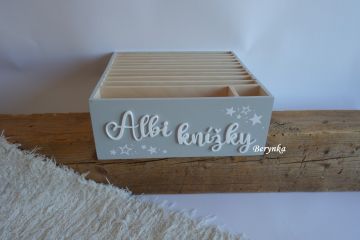 Albi pořadač s vyřezaným nápisem