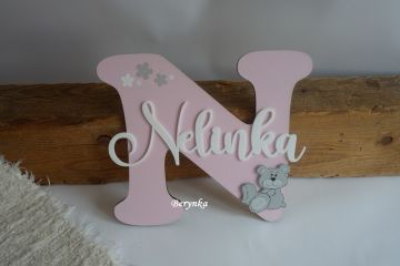 Dřevěné písmeno se jménem