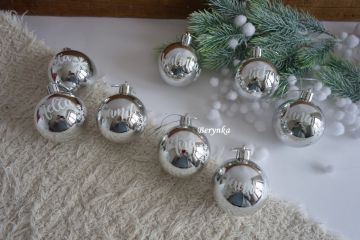 Vánoční baňky s textem na přání - stříbrné s bílým nápisem